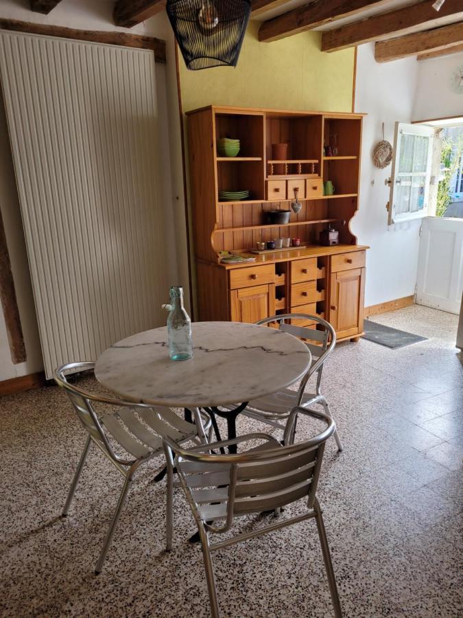 Gite De La Tour De Loire - 65 M2 Au Pied D'Une Tour De Gue Du 17Eme Siecle Mer Exteriör bild