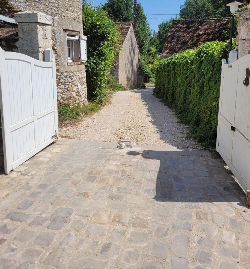 Gite De La Tour De Loire - 65 M2 Au Pied D'Une Tour De Gue Du 17Eme Siecle Mer Exteriör bild